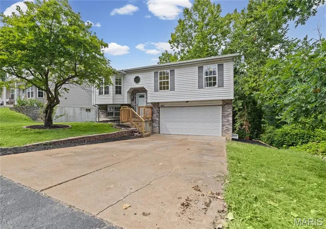 3rd image of 907 Guenzler Dr, Imperial, MO 63052 | MLS# MIS26053966