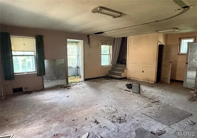 3rd image of 2622-2626 Rackliffe St, Hannibal, MO 63401 | MLS# MIS26053968