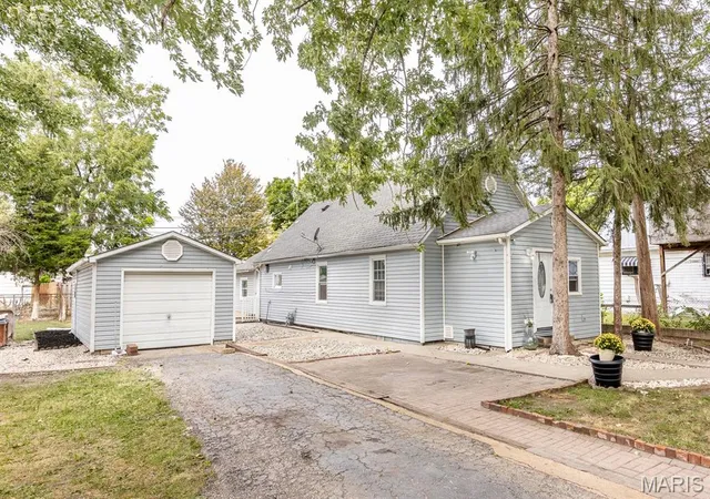 Photo 3 of Single family home for sale at 1745 Spruce St, Granite City, IL 62040 | MLS# MIS26053972 | Listing updated on 2026-10-03