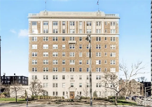 1st image of 701 S Skinker Blvd #303, St Louis, MO 63105 | MLS# MIS26053980