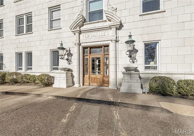 2nd image of 701 S Skinker Blvd #303, St Louis, MO 63105 | MLS# MIS26053980