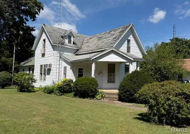2nd image of 556 S Spruce St, Nokomis, IL 62075 | MLS# MIS26053983
