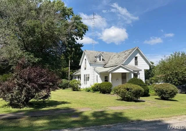 Photo 3 of Single family home for sale at 556 S Spruce St, Nokomis, IL 62075 | MLS# MIS26053983 | Listing updated on 2026-08-25