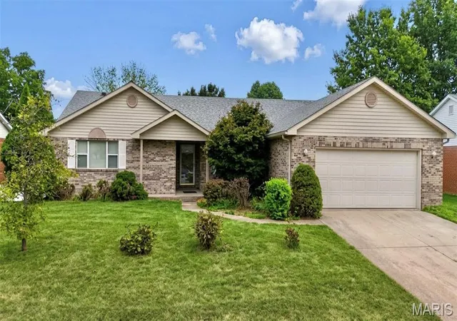 Single family home for sale at 208 Saint Sabre Dr, Belleville, IL 62226 | MLS# MIS26053984