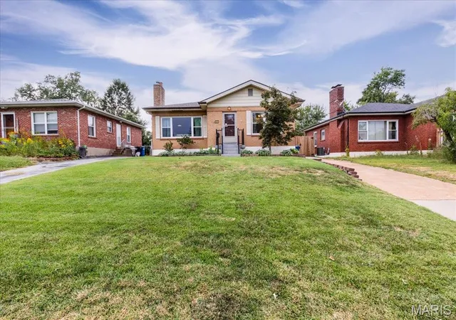 Photo 2 of Sale Pending at 9337 Radio Dr, Saint Louis, MO 63123 | MLS# MIS26053992 | Listing updated on 2026-10-06