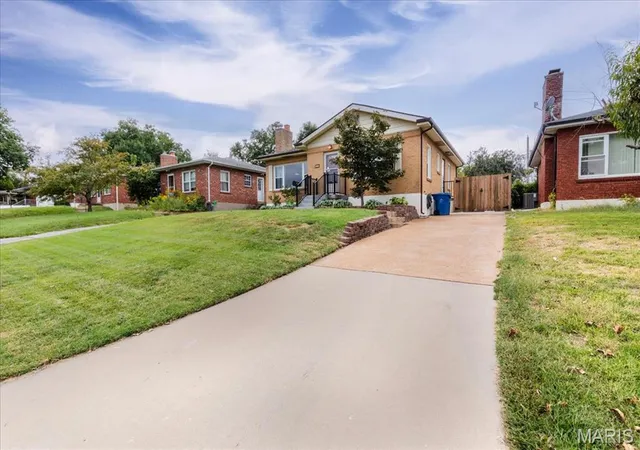 Photo 3 of Sale Pending at 9337 Radio Dr, Saint Louis, MO 63123 | MLS# MIS26053992 | Listing updated on 2026-10-06