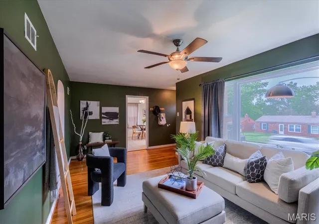 Photo 4 of Sale Pending at 9337 Radio Dr, Saint Louis, MO 63123 | MLS# MIS26053992 | Listing updated on 2026-10-06