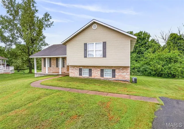 Photo 3 of Single family home for sale at 411 Trevor Ct, Bonne Terre, MO 63628 | MLS# MIS26054004 | Listing updated on 2026-08-29