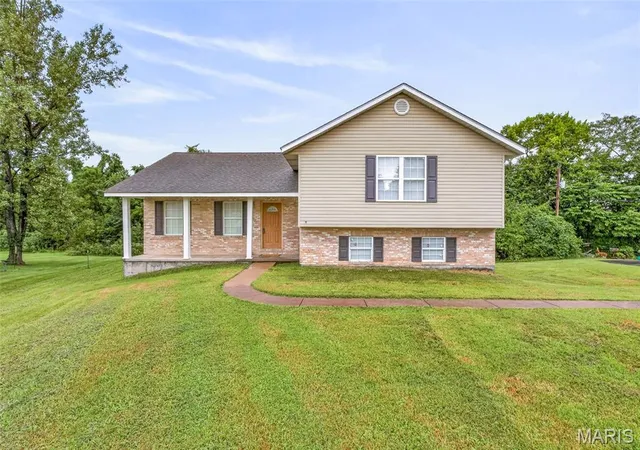 Photo 3 of Single family home for sale at 411 Trevor Ct, Bonne Terre, MO 63628 | MLS# MIS26054004 | Listing updated on 2026-08-29