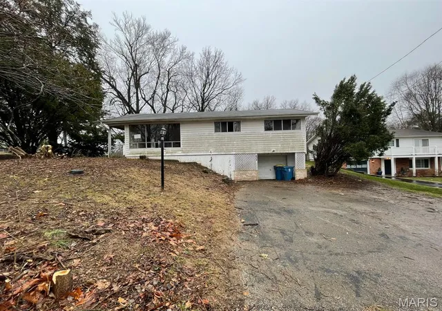 2nd image of 804 Oran St, Collinsville, IL 62234 | MLS# MIS26054006