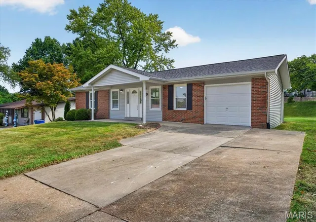 Photo 3 of Single family home for sale at 3404 Taylor Ave, Bridgeton, MO 63044 | MLS# MIS26054010 | Listing updated on 2026-10-05
