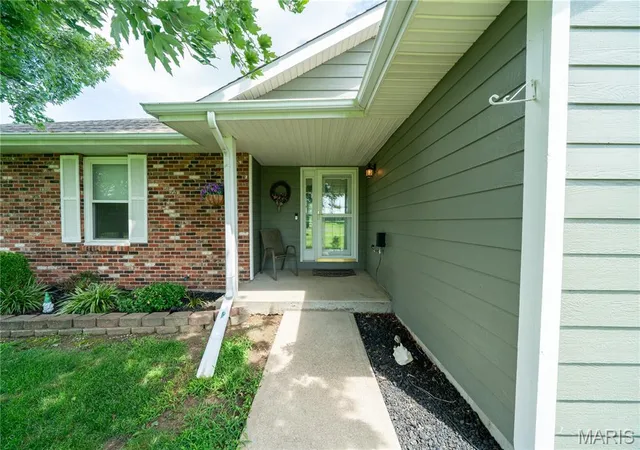 Photo 2 of Single family home for sale at 5111 E Flamingo Dr, Hallsville, MO 65255 | MLS# MIS26054020 | Listing updated on 2026-08-31