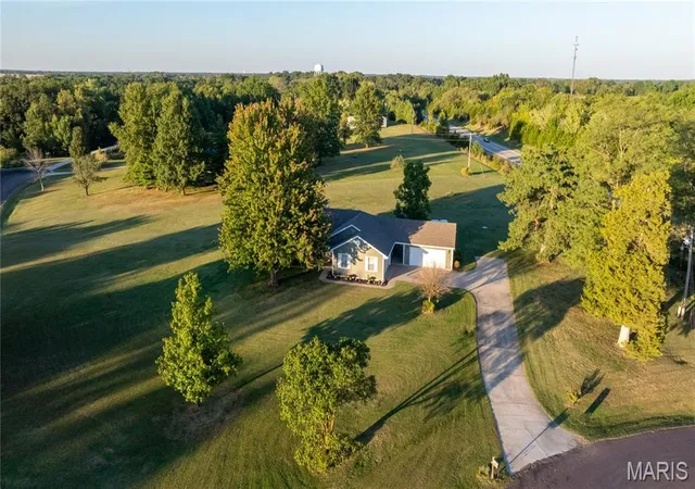 Photo 3 of Single family home for sale at 5111 E Flamingo Dr, Hallsville, MO 65255 | MLS# MIS26054020 | Listing updated on 2026-10-01