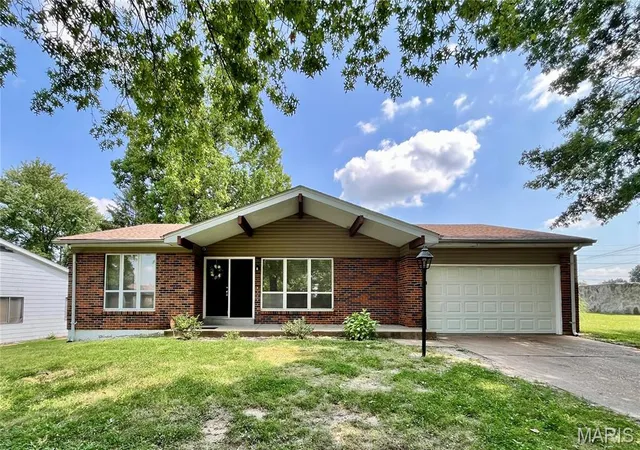 Photo 2 of Single family home for sale at 12804 Fox Haven Dr, Florissant, MO 63033 | MLS# MIS26054025 | Listing updated on 2026-09-15