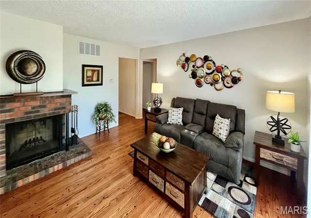 Photo 3 of Single family home for sale at 12804 Fox Haven Dr, Florissant, MO 63033 | MLS# MIS26054025 | Listing updated on 2026-10-07