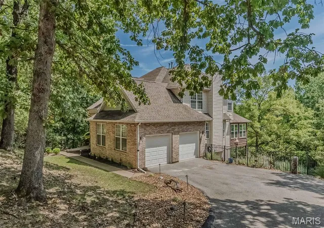 Photo 2 of Sale Pending at 756 Heatherstone Dr, High Ridge, MO 63049 | MLS# MIS26054027 | Listing updated on 2026-09-17
