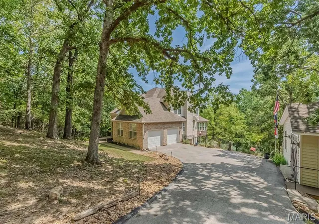 Photo 3 of Sale Pending at 756 Heatherstone Dr, High Ridge, MO 63049 | MLS# MIS26054027 | Listing updated on 2026-09-17