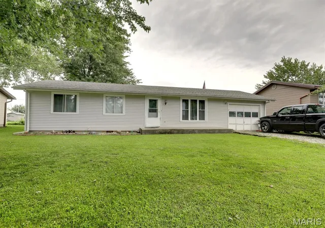 Photo 1 of Single family home for sale at 325 Westwood Dr, Kahoka, MO 63445 | MLS# MIS26054028 | Listing updated on 2026-10-08