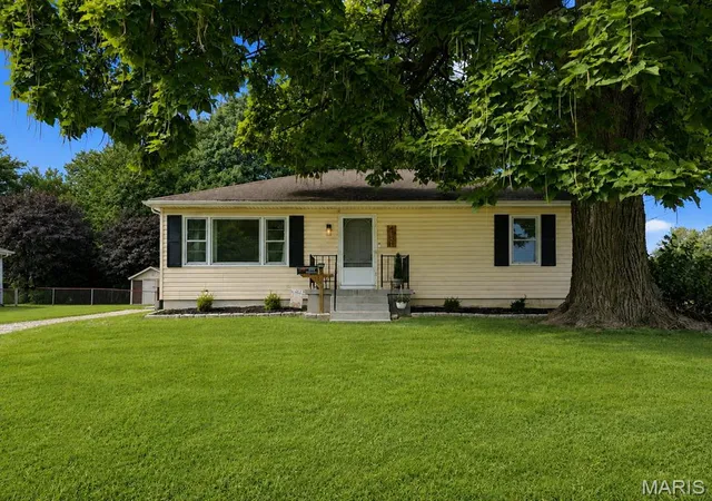 1st image of 4131 Old Alton Rd, Granite City, IL 62040 | MLS# MIS26054031