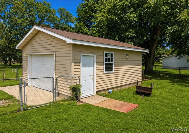 24th image of 4131 Old Alton Rd, Granite City, IL 62040 | MLS# MIS26054031