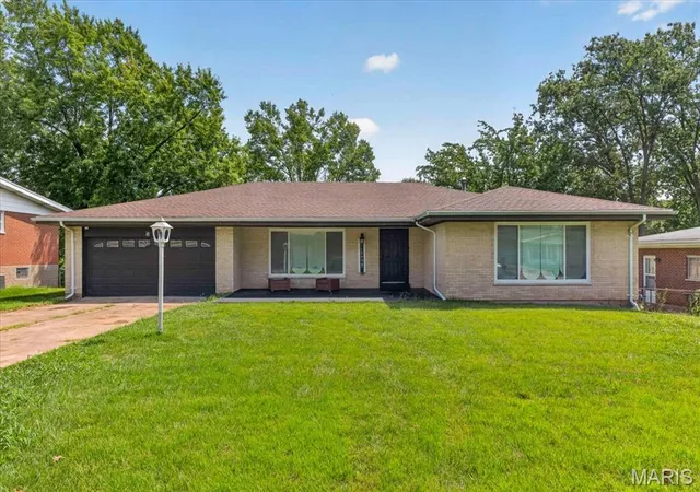 image of 13990 Le Sabre Dr, Florissant, MO 63034 | MLS# MIS26054033
