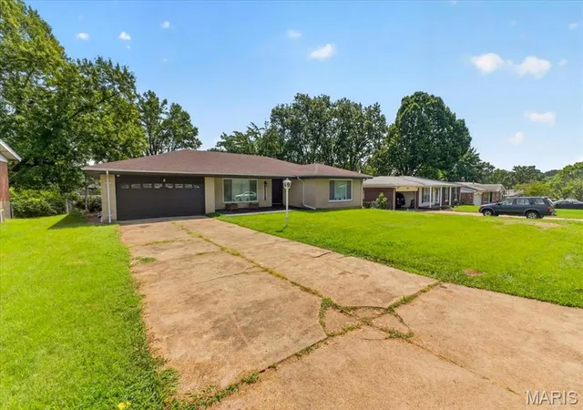 image of 13990 Le Sabre Dr, Florissant, MO 63034 | MLS# MIS26054033