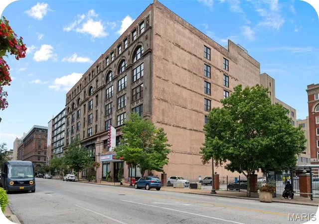 Photo 2 of Condo for sale at 1113 Washington Ave #417, Saint Louis, MO 63101 | MLS# MIS26054037 | Listing updated on 2026-09-02
