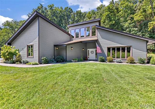 Photo 1 of Sale Pending at 2201 Oakwood Dr, High Ridge, MO 63049 | MLS# MIS26054039 | Listing updated on 2026-09-06