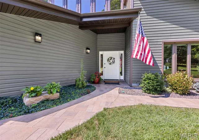 Photo 3 of Sale Pending at 2201 Oakwood Dr, High Ridge, MO 63049 | MLS# MIS26054039 | Listing updated on 2026-09-06