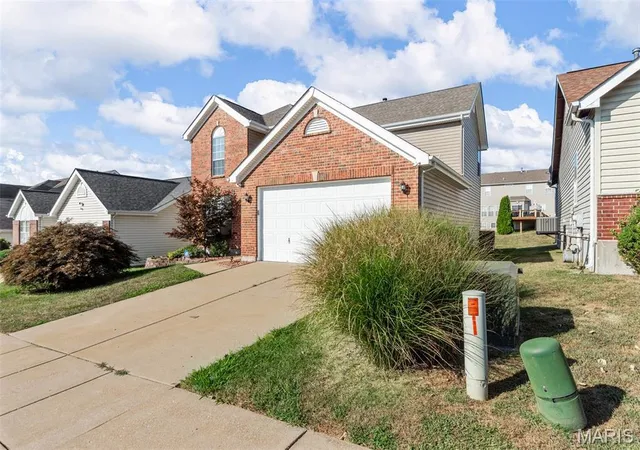 Photo 3 of Single family home for sale at 141 Belhman Meadows Wy, Florissant, MO 63034 | MLS# MIS26054043 | Listing updated on 2026-08-25