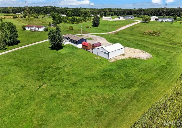 2nd image of 200 Fairview Dr, Winfield, MO 63389 | MLS# MIS26054044