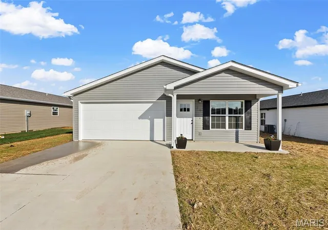 Single family home for sale at 16 High Garden St, Cape Girardeau, MO 63701 | MLS# MIS26054045