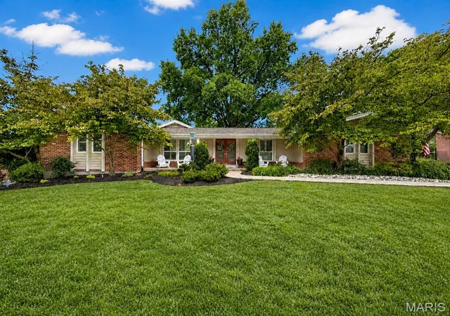 Photo 1 of Sale Pending at 14470 Pembury Dr, Chesterfield, MO 63017 | MLS# MIS26054047 | Listing updated on 2026-09-26