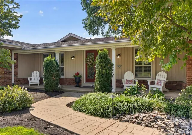 Photo 2 of Sale Pending at 14470 Pembury Dr, Chesterfield, MO 63017 | MLS# MIS26054047 | Listing updated on 2026-09-26