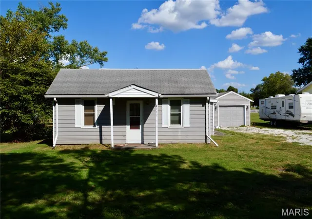 Photo 1 of Single family home for sale at 917 Forest St, Jerseyville, IL 62052 | MLS# MIS26054048 | Listing updated on 2026-09-05