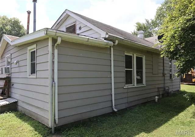 Photo 3 of Single family home for sale at 917 Forest St, Jerseyville, IL 62052 | MLS# MIS26054048 | Listing updated on 2026-09-05