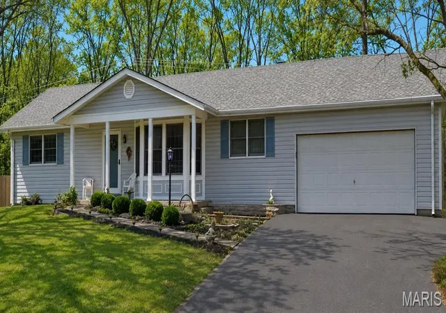 Photo 1 of Sale Pending at 219 Highview Dr, Ballwin, MO 63011 | MLS# MIS26054053 | Listing updated on 2026-08-23