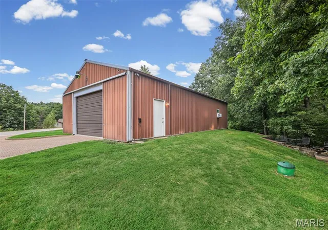 Photo 4 of Single family home for sale at 2409 Winter Ln, Godfrey, IL 62035 | MLS# MIS26054057 | Listing updated on 2026-09-25