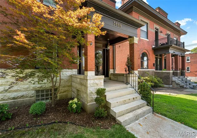 Photo 2 of Sale Pending at 3888 Utah Pl, St Louis, MO 63116 | MLS# MIS26054072 | Listing updated on 2026-08-31