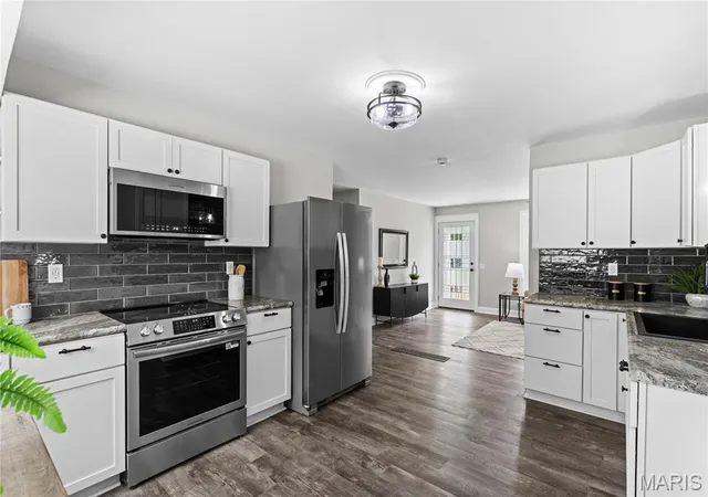Photo 3 of Sale Pending at 245 Humes Ln, Florissant, MO 63031 | MLS# MIS26054073 | Listing updated on 2026-09-03