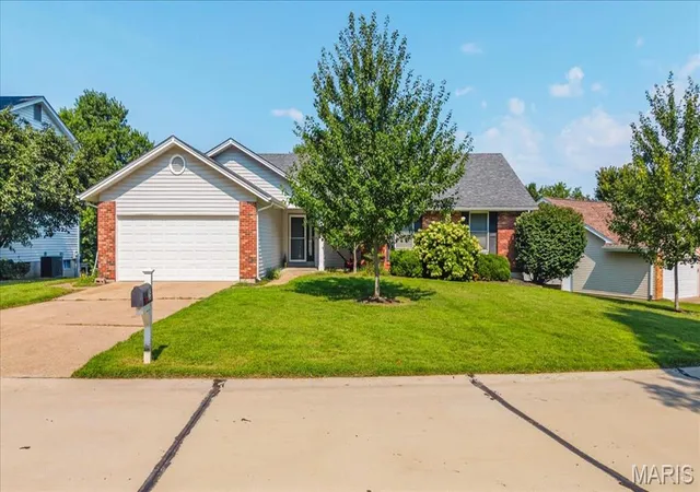 Photo 1 of Sale Pending at 25 Park Pl, St Peters, MO 63376 | MLS# MIS26054075 | Listing updated on 2026-09-02