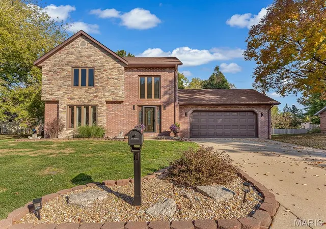 Single family home for sale at 130 Jamie Lynn Dr, Glen Carbon, IL 62034 | MLS# MIS26054077