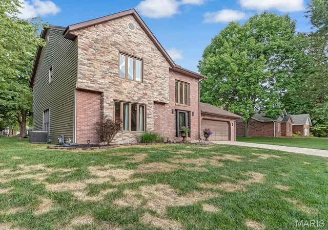 Photo 3 of Sale Pending at 130 Jamie Lynn Dr, Glen Carbon, IL 62034 | MLS# MIS26054077 | Listing updated on 2026-08-31