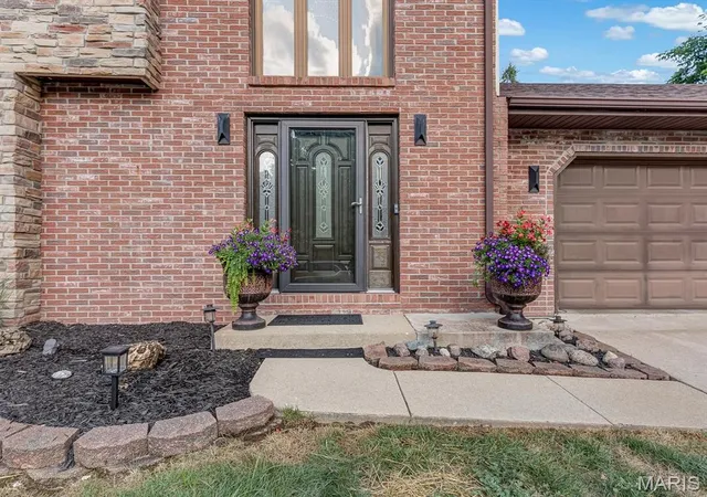 Photo 3 of Single family home for sale at 130 Jamie Lynn Dr, Glen Carbon, IL 62034 | MLS# MIS26054077 | Listing updated on 2026-10-16