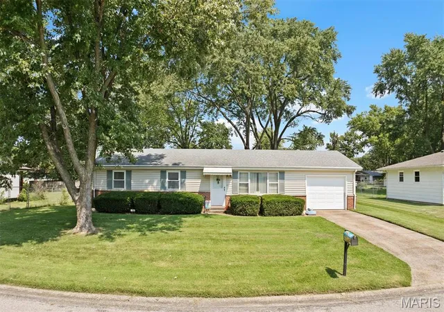 Photo 1 of Single family home for sale at 105 Liberty Dr, Belleville, IL 62226 | MLS# MIS26054090 | Listing updated on 2026-09-04