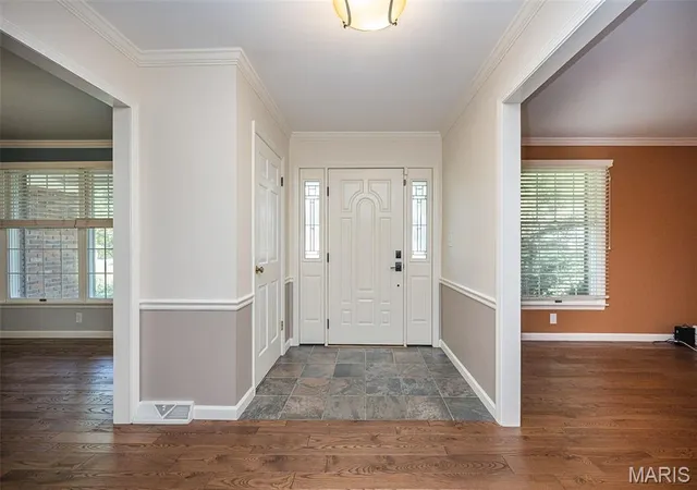 Photo 3 of Sale Pending at 749 Chatelet Woods Dr, St Louis, MO 63135 | MLS# MIS26054096 | Listing updated on 2026-08-31
