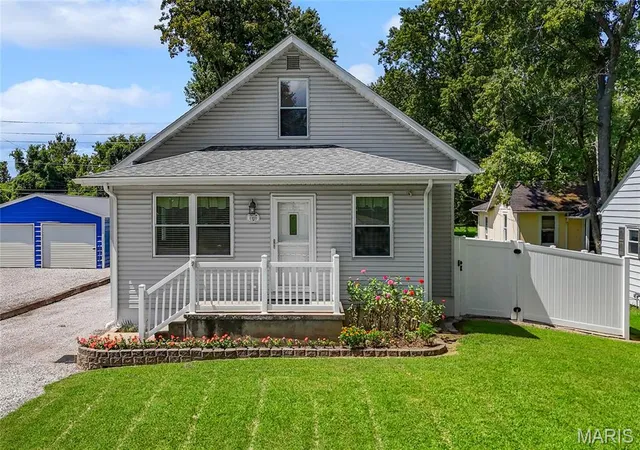 Photo 2 of Single family home for sale at 2403 Old State Route 3, East Carondelet, IL 62240 | MLS# MIS26054104 | Listing updated on 2026-08-24