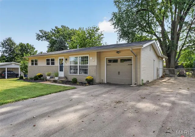 Photo 1 of Single family home for sale at 106 Paula Dr, Saint Charles, MO 63301 | MLS# MIS26054112 | Listing updated on 2026-09-25