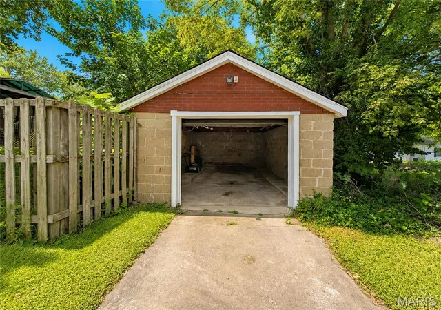Photo 26 of Single family home for sale at 226 W Main St, Lebanon, IL 62254 | MLS# MIS26054113 | Listing updated on 2026-09-05