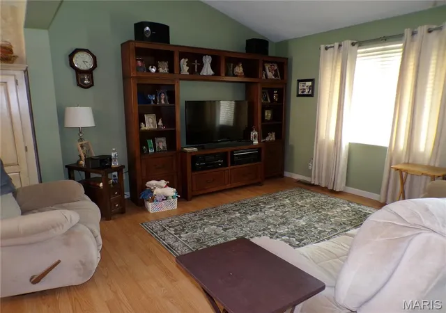 Photo 2 of Sale Pending at 712 N James St, Sparta, IL 62286 | MLS# MIS26054114 | Listing updated on 2026-10-22